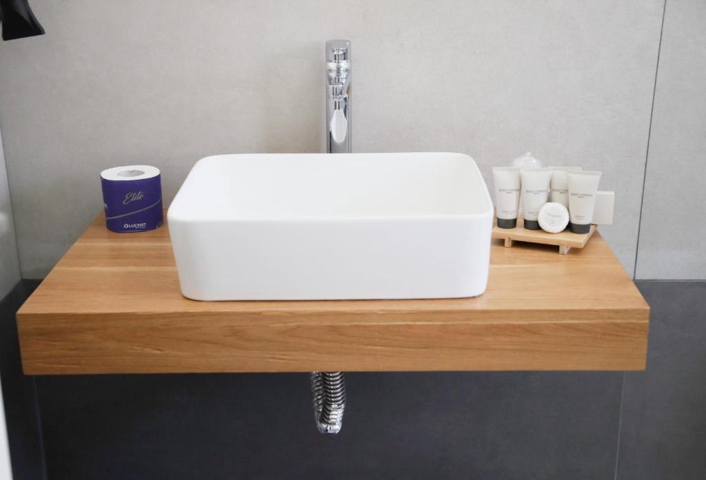 Dettaglio lavabo da appoggio