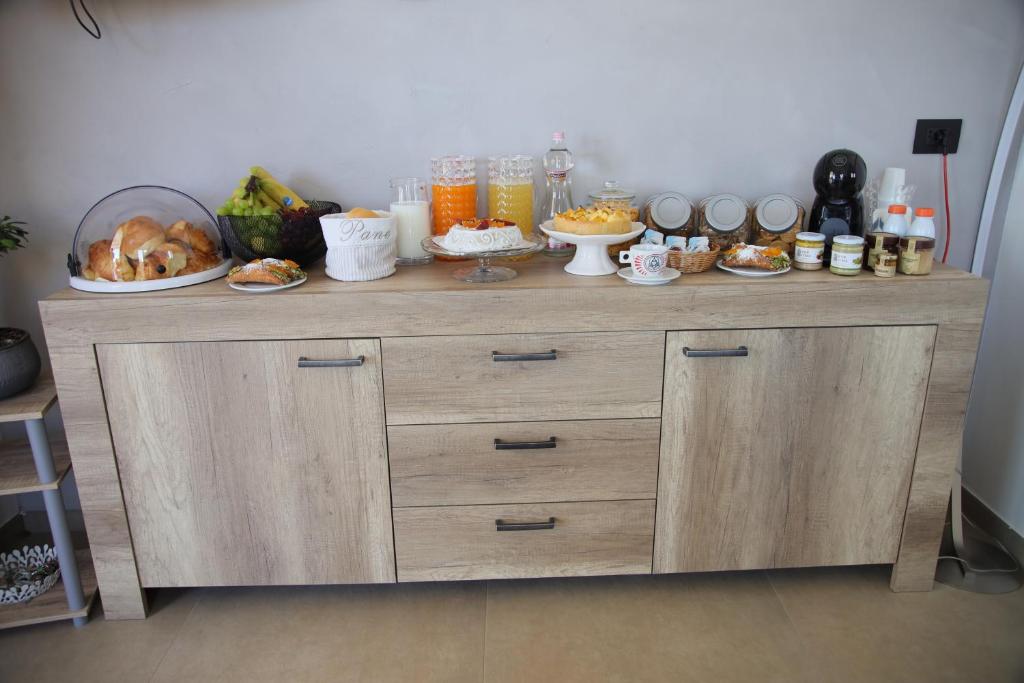 Tavolo apparecchiato per la colazione